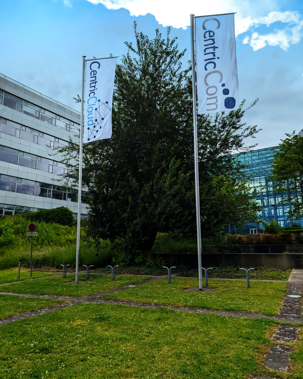 Firmenflaggen am Standort der CentricCom AG in Bad Vilbel